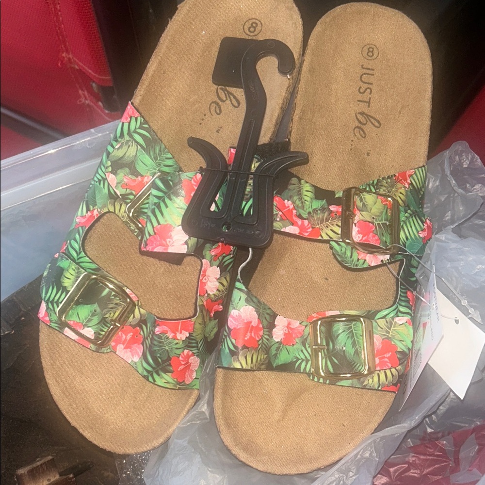 Brand new women’s flower sandals.